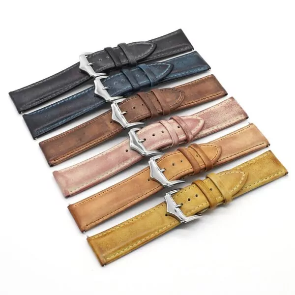 ouveau-bracelet-de-montre-en-cuir-verit_main-2 Distressed Beige Universal Leather Watch Strap in Calf Leather - 20, 22mm